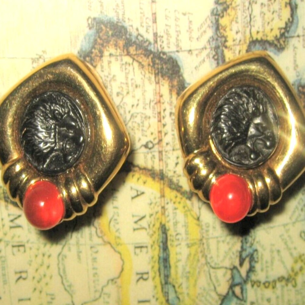 ❤️Vtg JESARA BYZANTINE STYLE LION INTAGLIO GOLD/CABACHON CLIP-ON EARRINGS SIGNED
